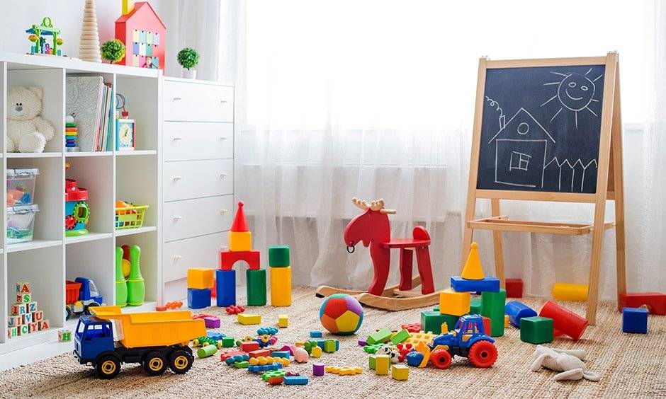 PLAY SETS & TOYS